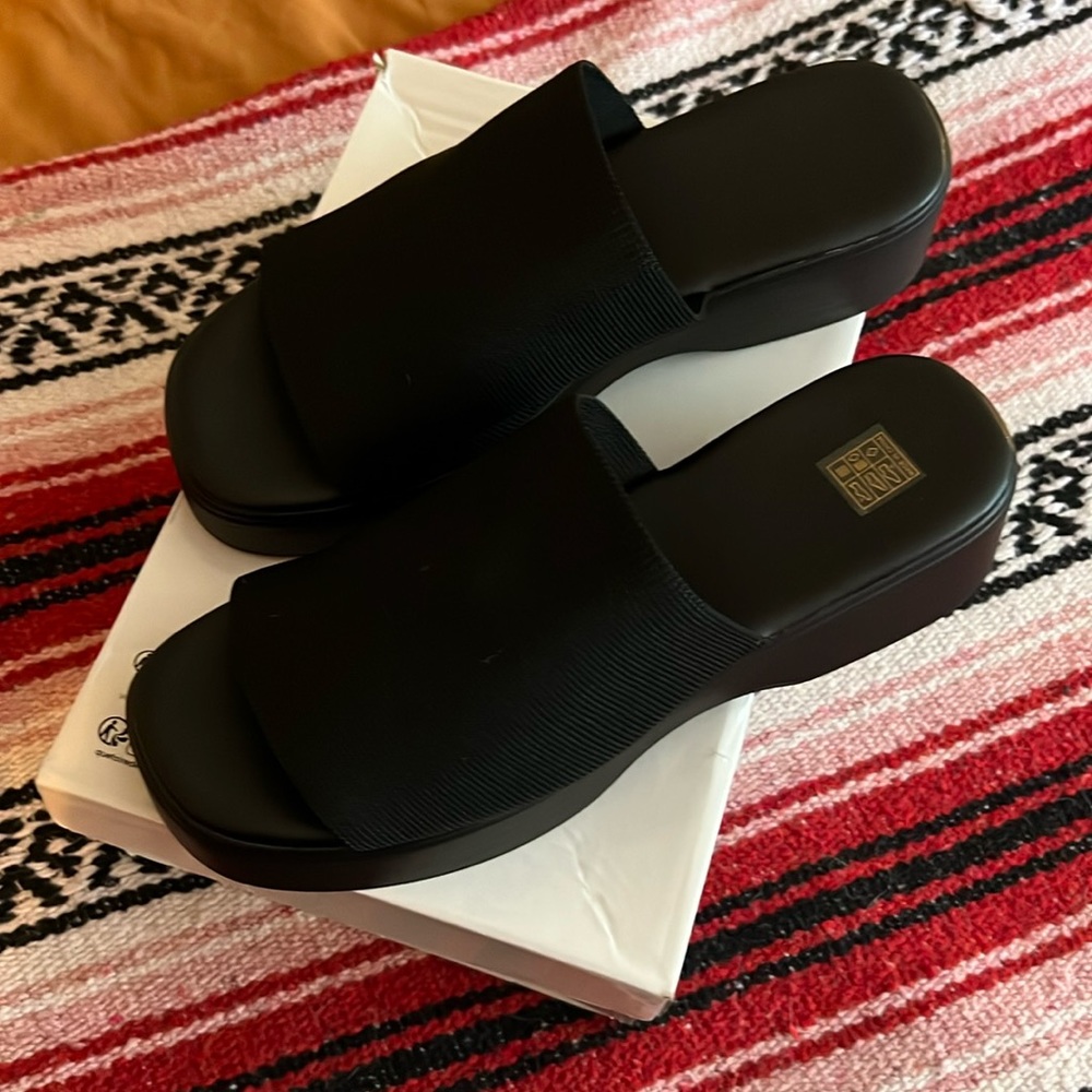 Black sandals size EU 41 (US 9/9.5)